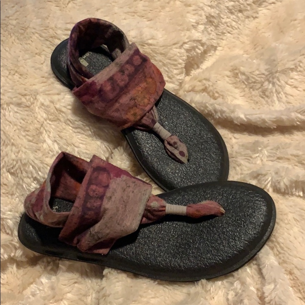 Sanuk yoga sandals... purple, grey, maroon & orange .sz.6